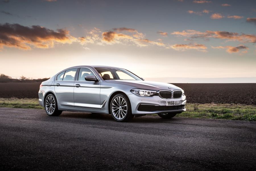 BMW 520d SE Sedan (UK) '2017
